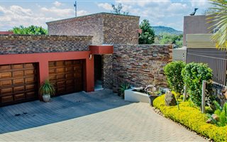 5 Bedroom House in Faerie Glen