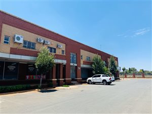 772 m² Industrial space in Hennopspark