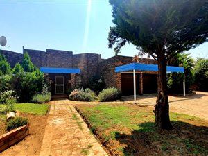 5 Bed House in Jim Fouche Park