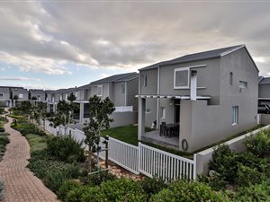 3 Bed Townhouse in Somerset Lakes