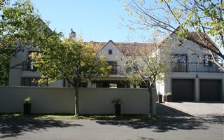 4 Bedroom House in Boschenmeer Golf Estate
