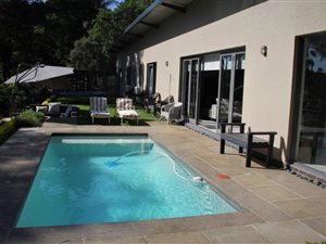 4 Bed House in Woodside