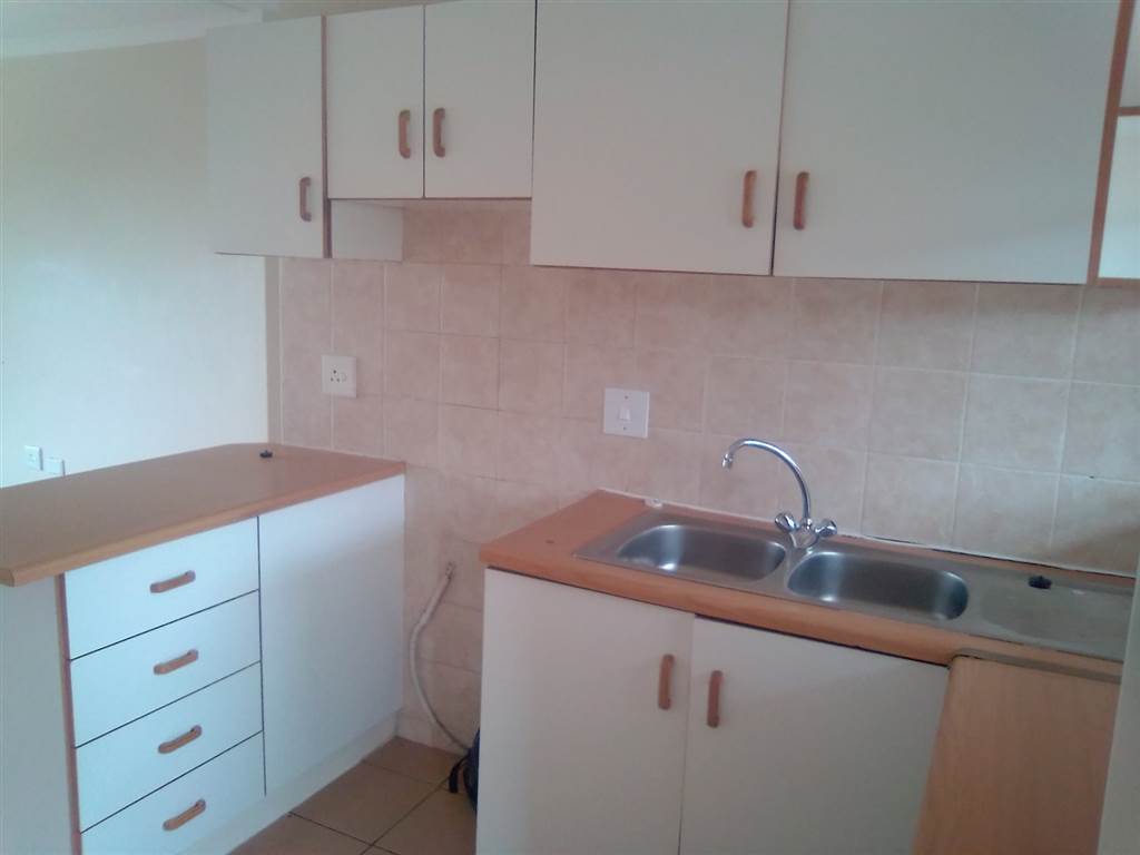 2 Bedroom Apartment in Prestbury photo number 2