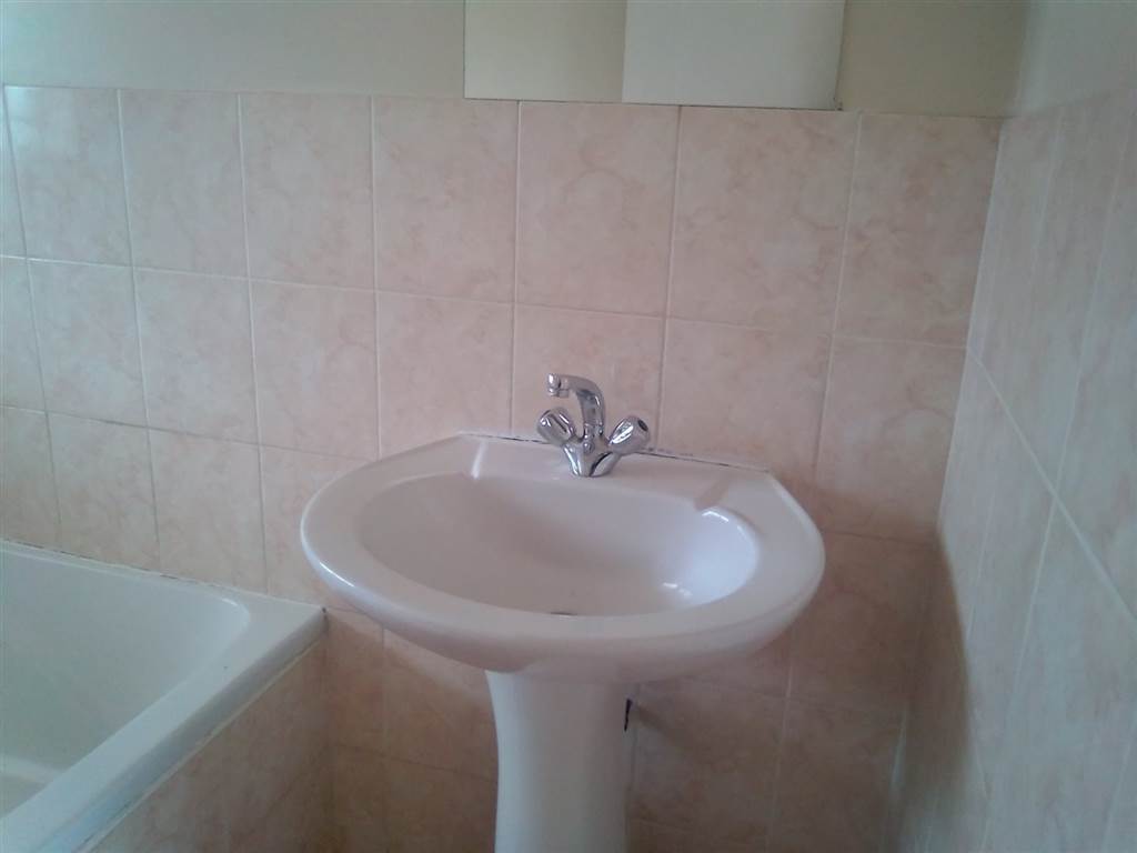 2 Bedroom Apartment in Prestbury photo number 20