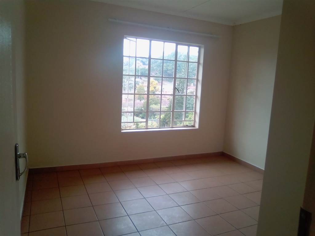 2 Bedroom Apartment in Prestbury photo number 9