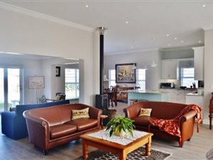 3 Bed House in Somerset West Central