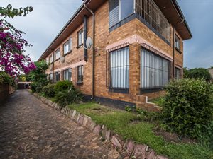 8 Bed Apartment in Rosettenville
