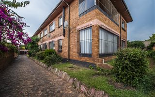 8 Bedroom Apartment in Rosettenville