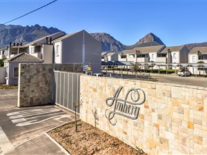 2 Bed Apartment in Paarl