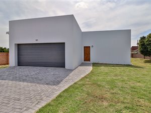3 Bed House in Paradise Beach