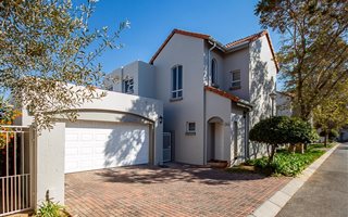 3 Bedroom Townhouse in Eagle Canyon Golf Estate
