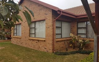 2 Bedroom House in Kleinfontein