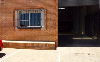 900 m² Industrial space in Witbank Central
