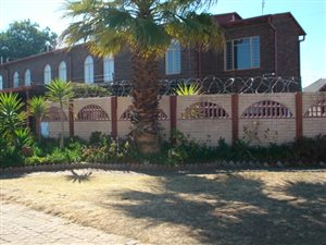 2 Bed Townhouse in Witpoortjie