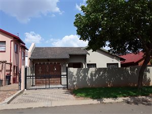 2 Bed House in Protea North