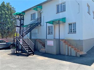 742 m² Commercial space in Fontainebleau