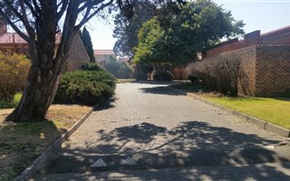 3 Bedroom Townhouse in Vanderbijlpark SE
