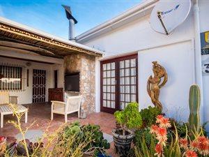 4 Bed House in Strand South
