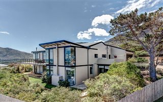 5 Bedroom House in Noordhoek
