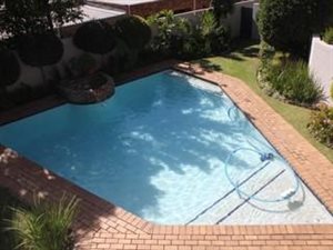 2 Bedroom Cluster in Benmore Gardens
