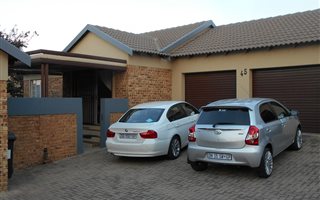 3 Bedroom Townhouse in Honeydew Manor