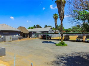 6 Bed House in Rhodesfield