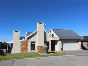 3 Bed House in Kraaibosch