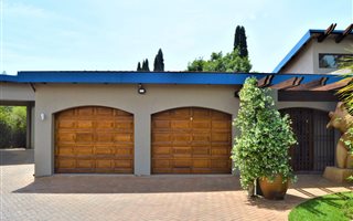 4 Bedroom House in Alphen Park