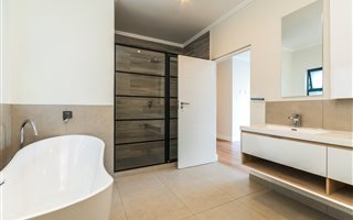 4 Bedroom Duplex in Melrose