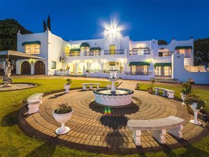 6 Bed House in Fontainebleau