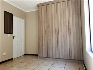 3 Bed Apartment in Ruimsig