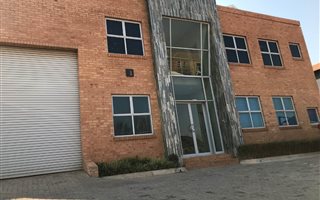 125 m² Industrial space in Irene