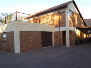 5 Bed House in Glen Marais