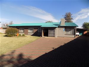 4 Bed House in Barry Hertzog Park
