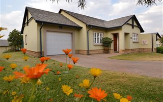 1 Bedroom House in Waterfall Hills Mature Lifestyle Estate