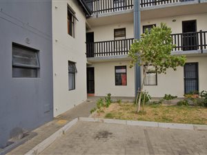 2 Bed Apartment in Parklands East