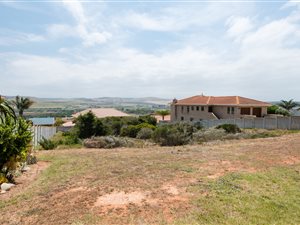 975 m² Land available in Hartenbos Heuwels