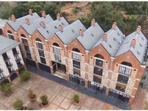 2 Bed Apartment in Onder Papegaaiberg