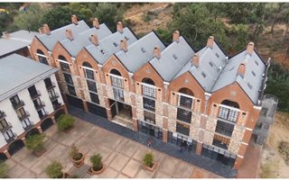 2 Bedroom Apartment in Onder Papegaaiberg