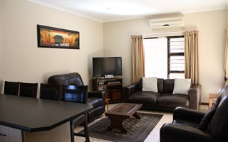 2 Bedroom House in Rhodesdene