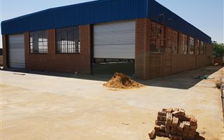 1250 m² Industrial space in Chloorkop