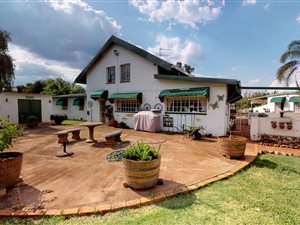 2.1 ha Farm in Tarlton