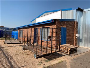1025 m² Industrial space in Rosslyn