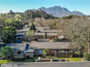 2 Bed Townhouse in Stellenbosch Central