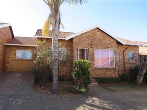 3 Bed Townhouse in Grobler Park