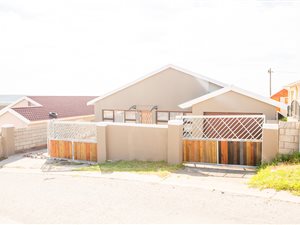 3 Bed House in Kwamagxaki