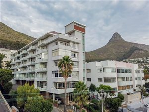 2 Bed Apartment in Sea Point