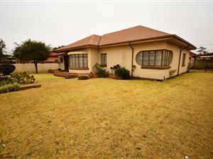 3 Bed House in Randfontein Central