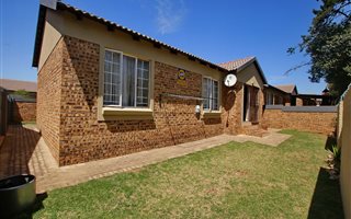 3 Bedroom Townhouse in Honeydew Ridge
