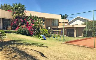 5 Bedroom House in Dan Pienaar